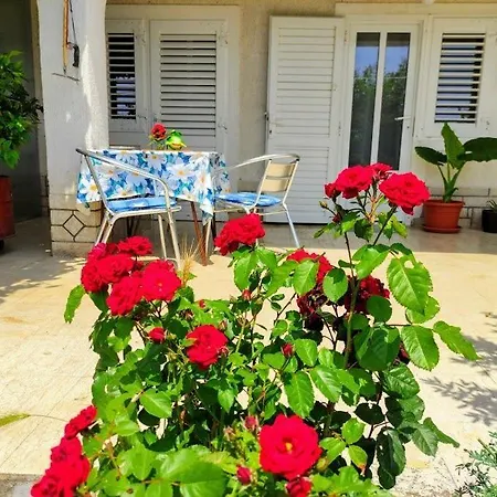 Mira Apartman