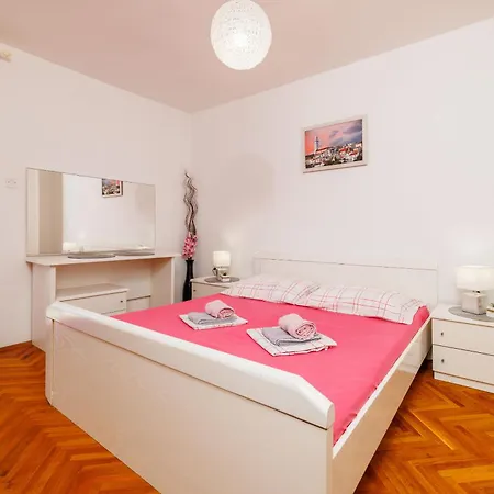 Mira * Novi Vinodolski
