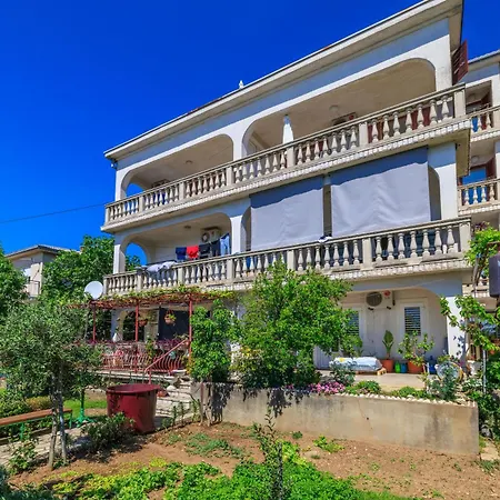 Mira Apartman *