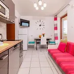 Mira Apartman