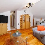 Mira Novi Vinodolski