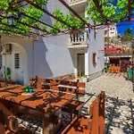 Mira Apartman