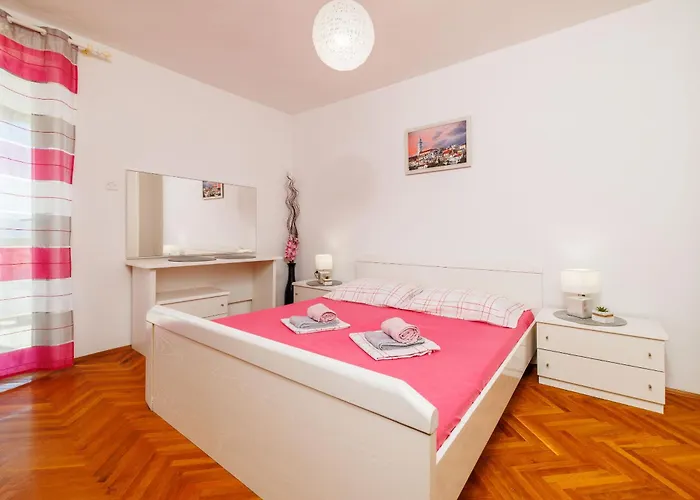 Mira * Novi Vinodolski